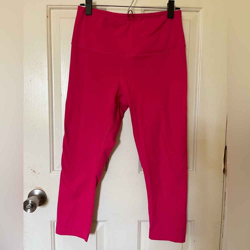 Yogalicious women’s hot pink cropped leggings